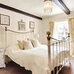 Carriage House - E5119 * West Burton
