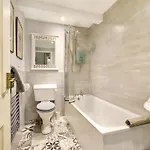 Carriage House - E5119 *