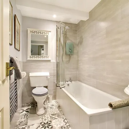 Carriage House - E5119 West Burton